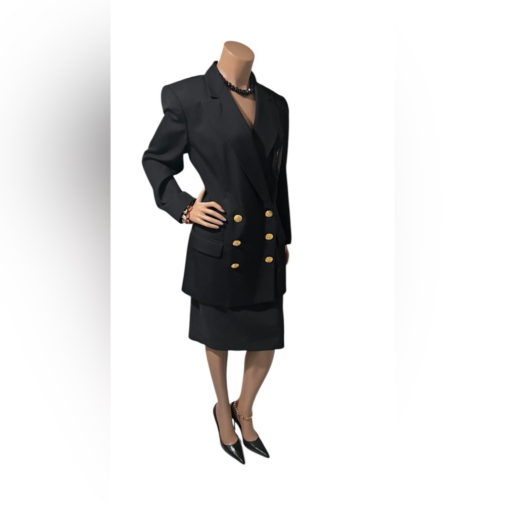 Chic Black Blazer with Gold Accents Vintage Y2K Trending, Stunningly Gorgeous☑️ - Picture 11 of 12